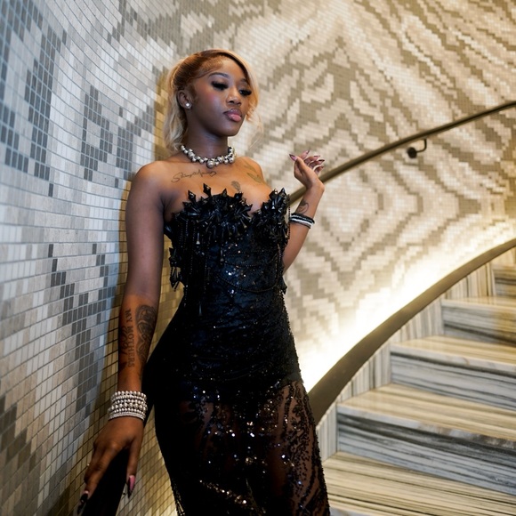 Elegant Black Lace Gown birthday dress - Picture 4 of 9